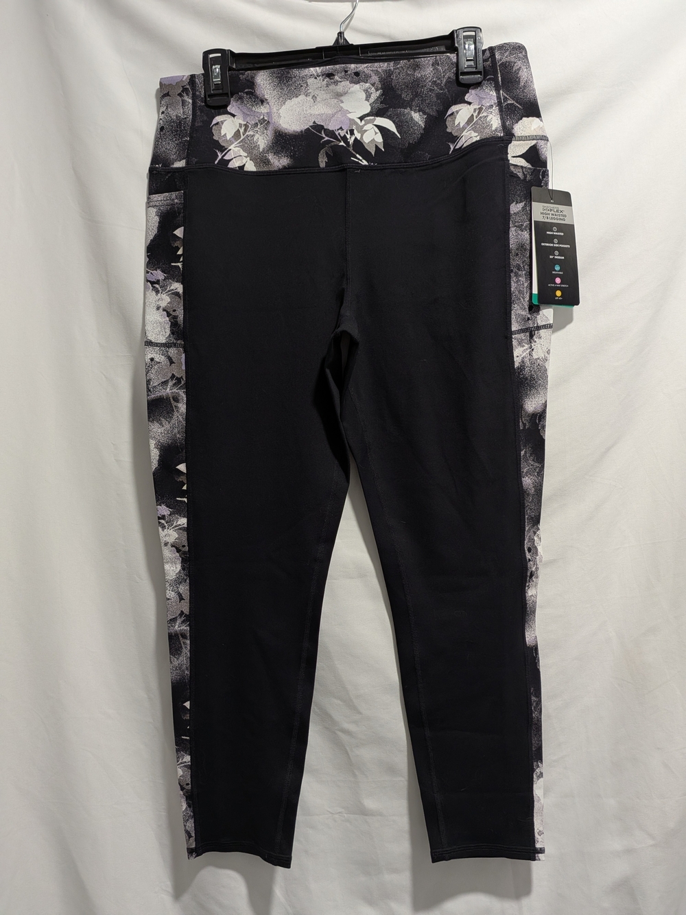 Skechers Black 7/8 leggings with floral side panels and waist band